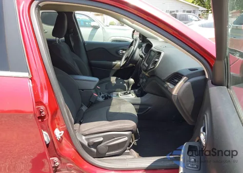 2017 Jeep Cherokee Latitude 4X4 from USA, damaged, VIN 1C4PJMCS2HW615674